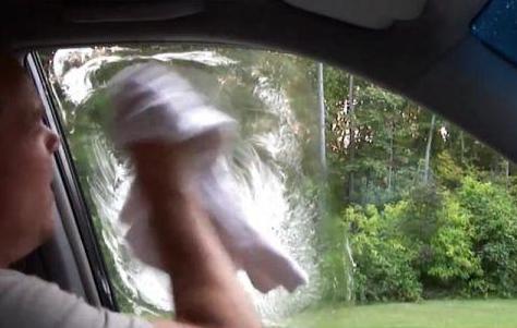 雨天前车窗起雾去除小妙招,防止车窗玻璃起雾的小妙招牙膏