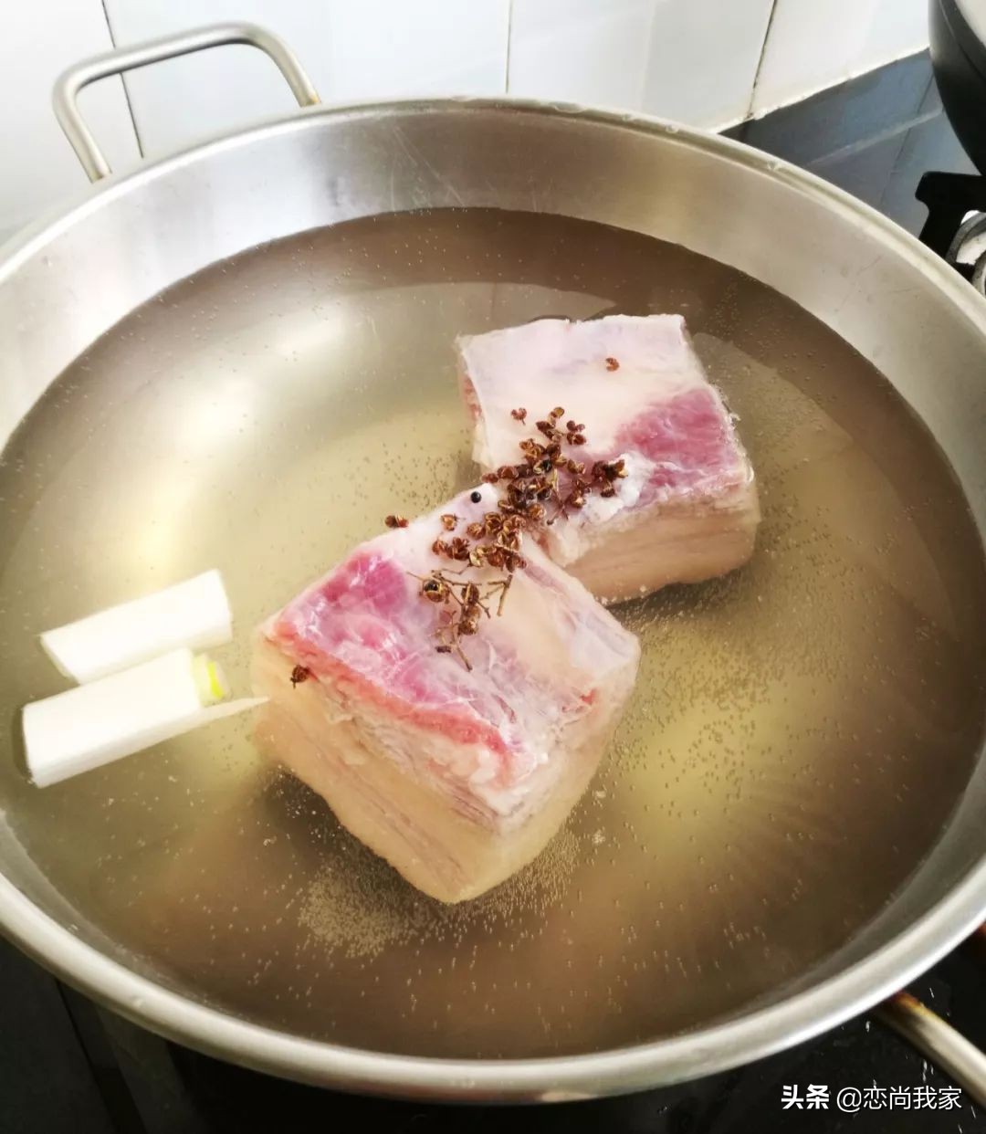 这个农家小炒菜,用萝卜干和猪肉一起炒,下饭就是香,肉贵也要吃