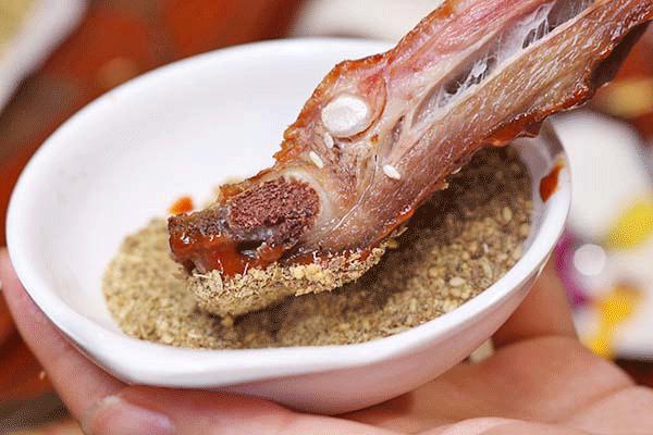 草原蒙古包烤羊腿,蒙古包山庄烤全羊烤羊腿