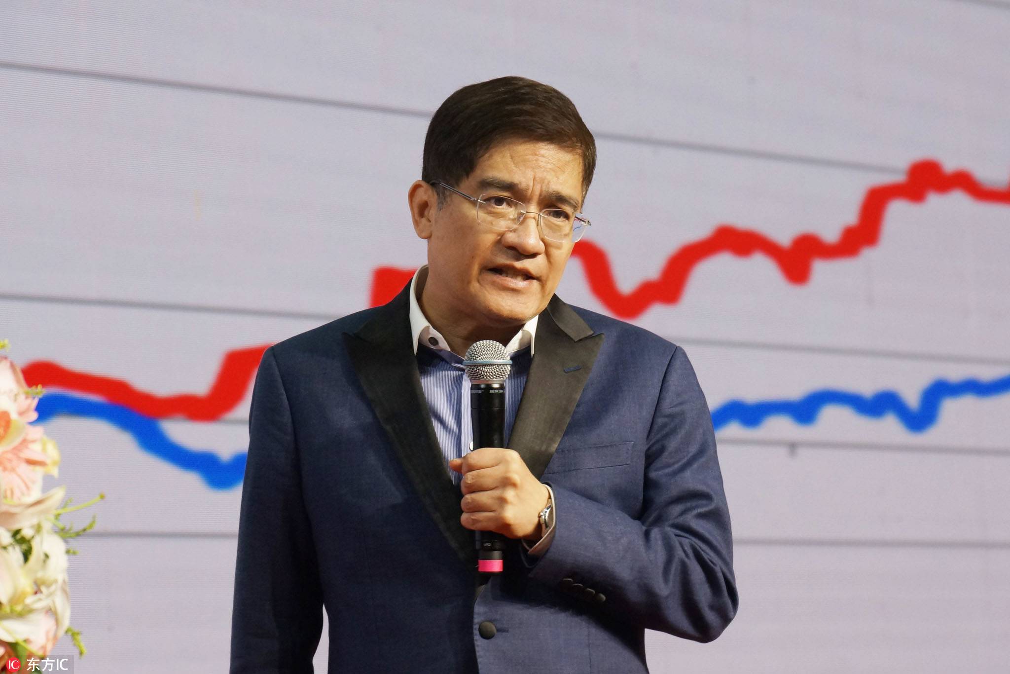 *咸平郎**教授:*养包**空姐3年,追回2套购房款,还差点送出900万债务