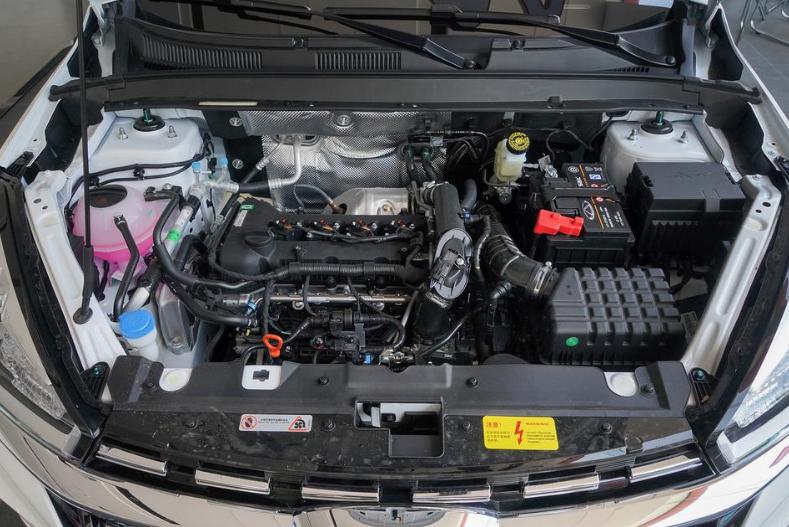 奇瑞瑞虎81.6t鲲鹏版,五菱星辰和奇瑞瑞虎8哪个好