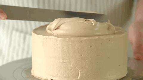 好吃的只有奶油的爆浆蛋糕,罗森摩卡芋泥味奶油蛋糕