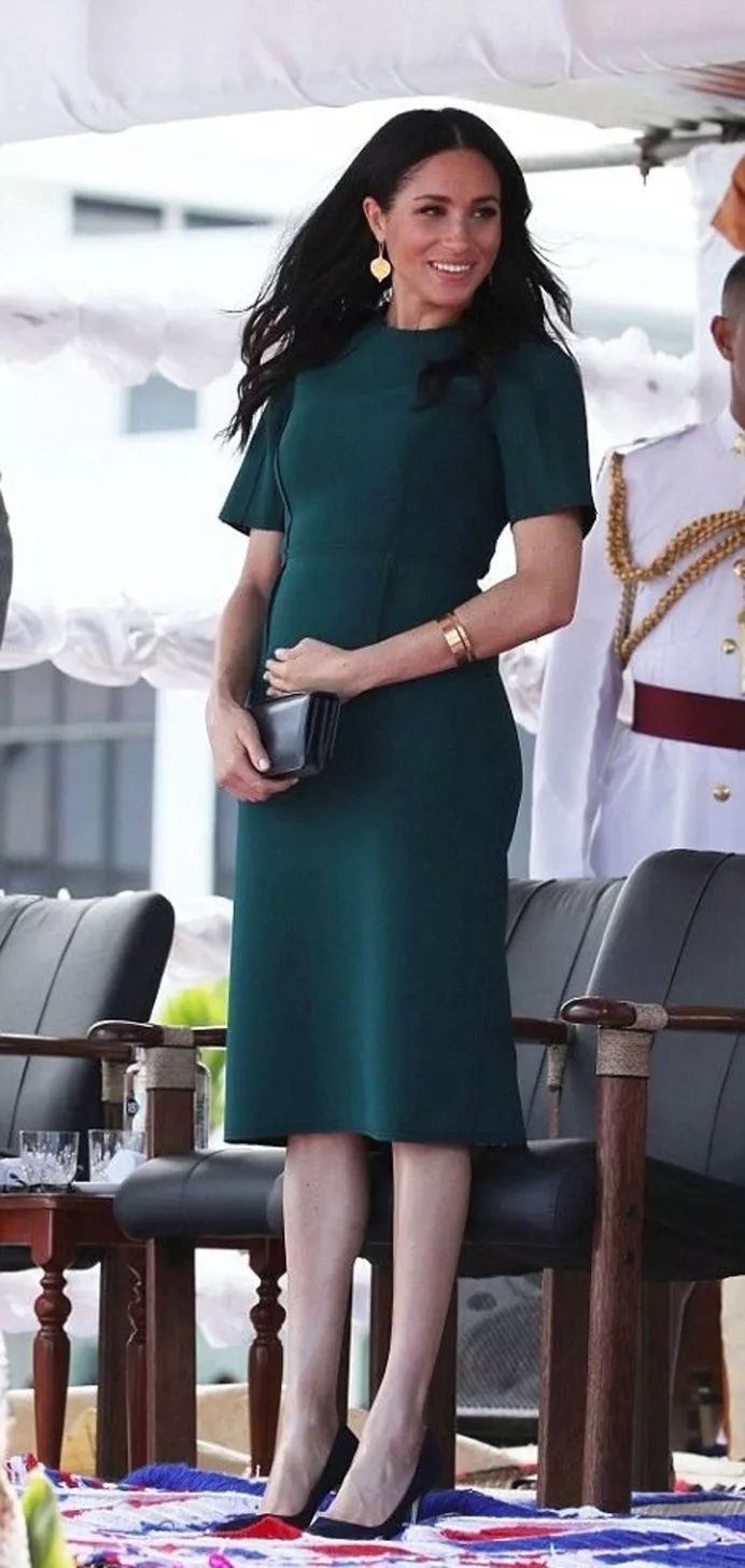 英国皇室Meghan大肚花过百万买孕妇装！