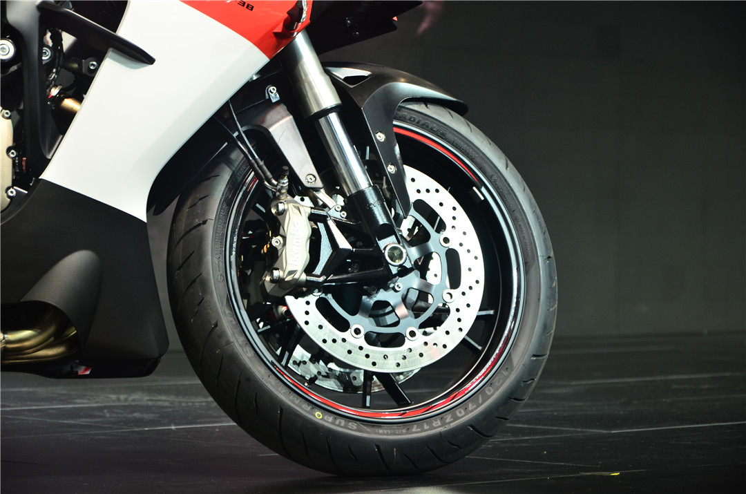 赛600与川崎400的对比,黄龙600和川崎400哪个值得入手