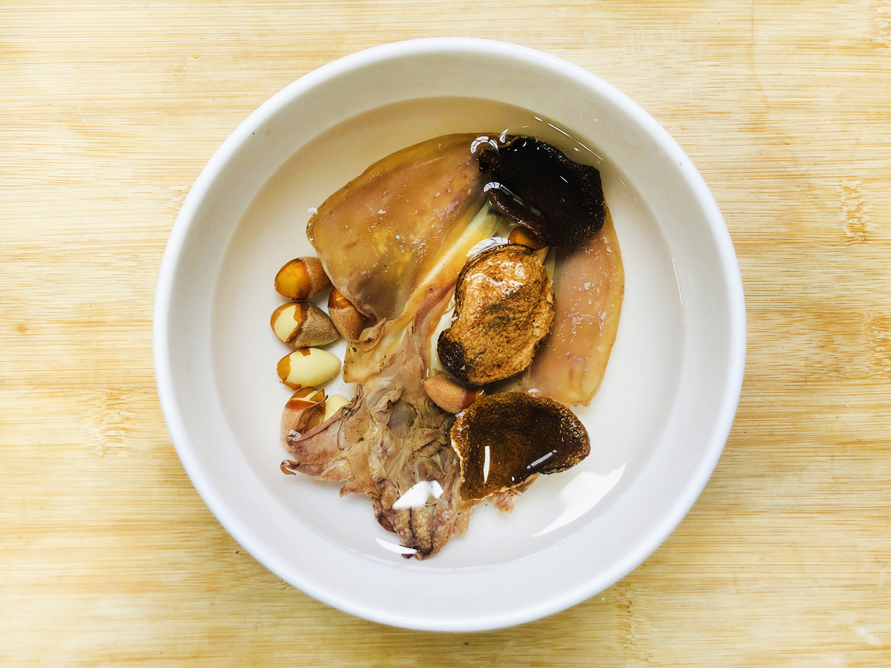 墨鱼汤怎么煲香味才浓郁,拿墨鱼煲什么汤好喝