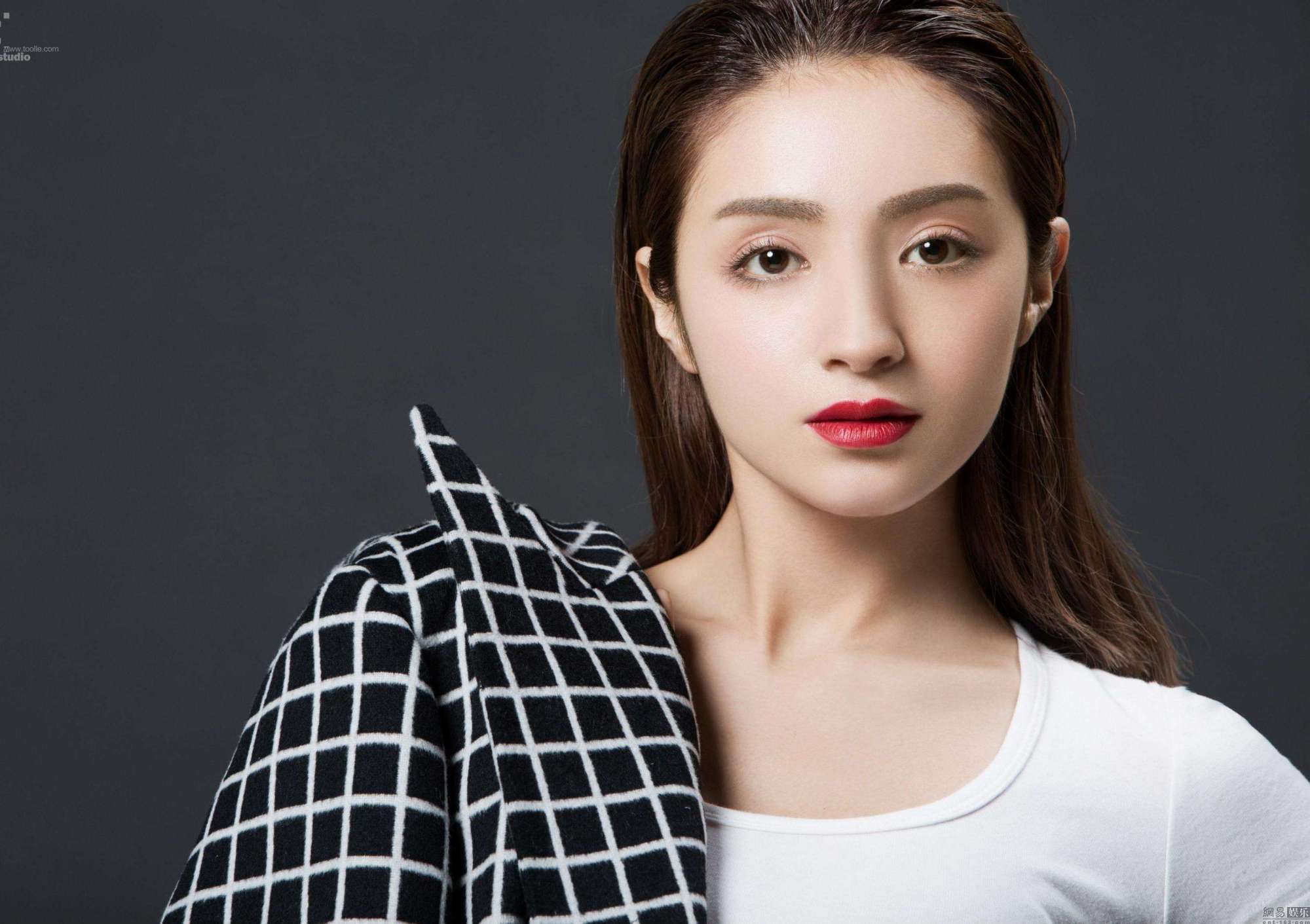 夏天如何让自己的皮肤更白,皮肤太黑怎么可以让皮肤瞬间变白