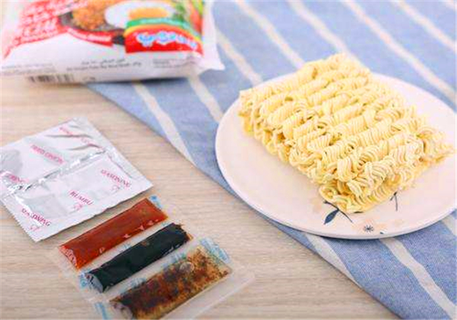 康师傅亏九百亿，裁员2.5万，巨头都站不住，泡面市场还有救吗