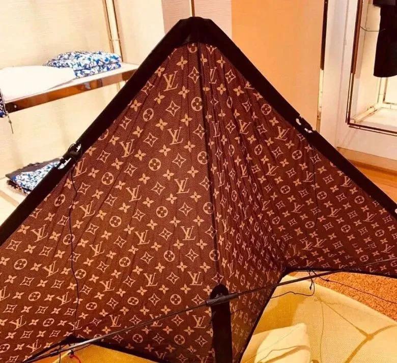 lv顶级旅行包多少钱,lv推出形似飞机的包售价25万