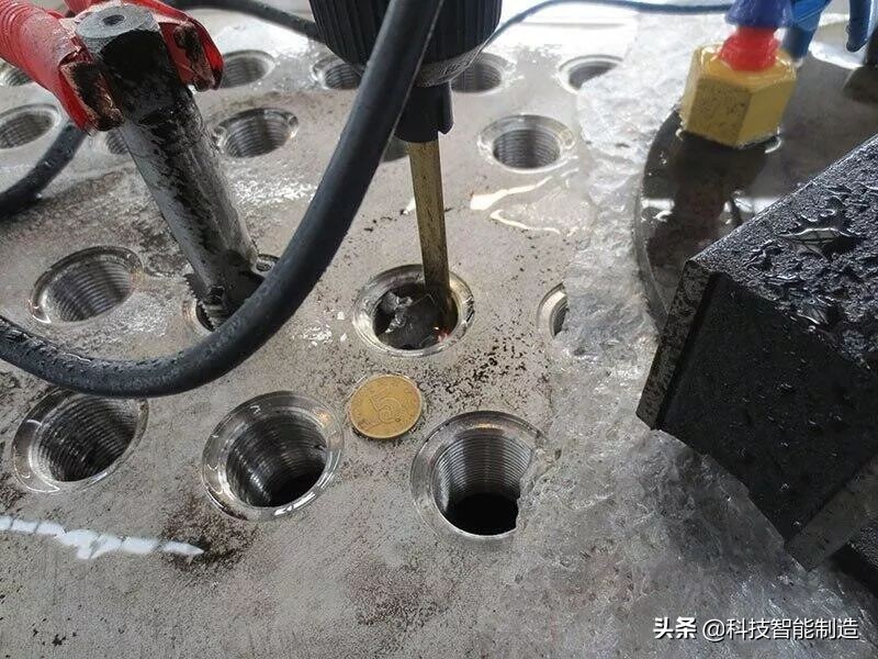 丝锥断了钻头能钻吗,丝锥钻头断在孔里