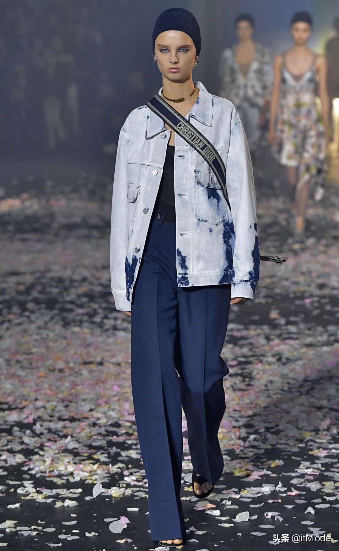 2024春夏五大流行趋势早穿早时髦,2019春夏4大流行趋势照着穿美到哭