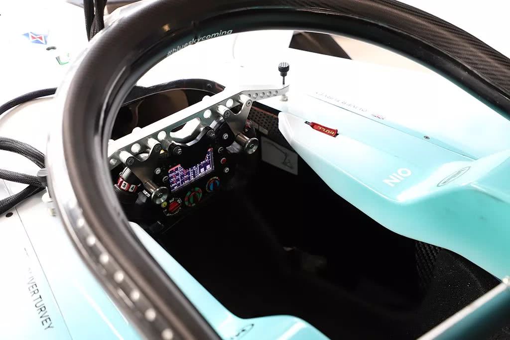 这车空间窄、没空调，只能躺着开，为啥一群男人都想开？