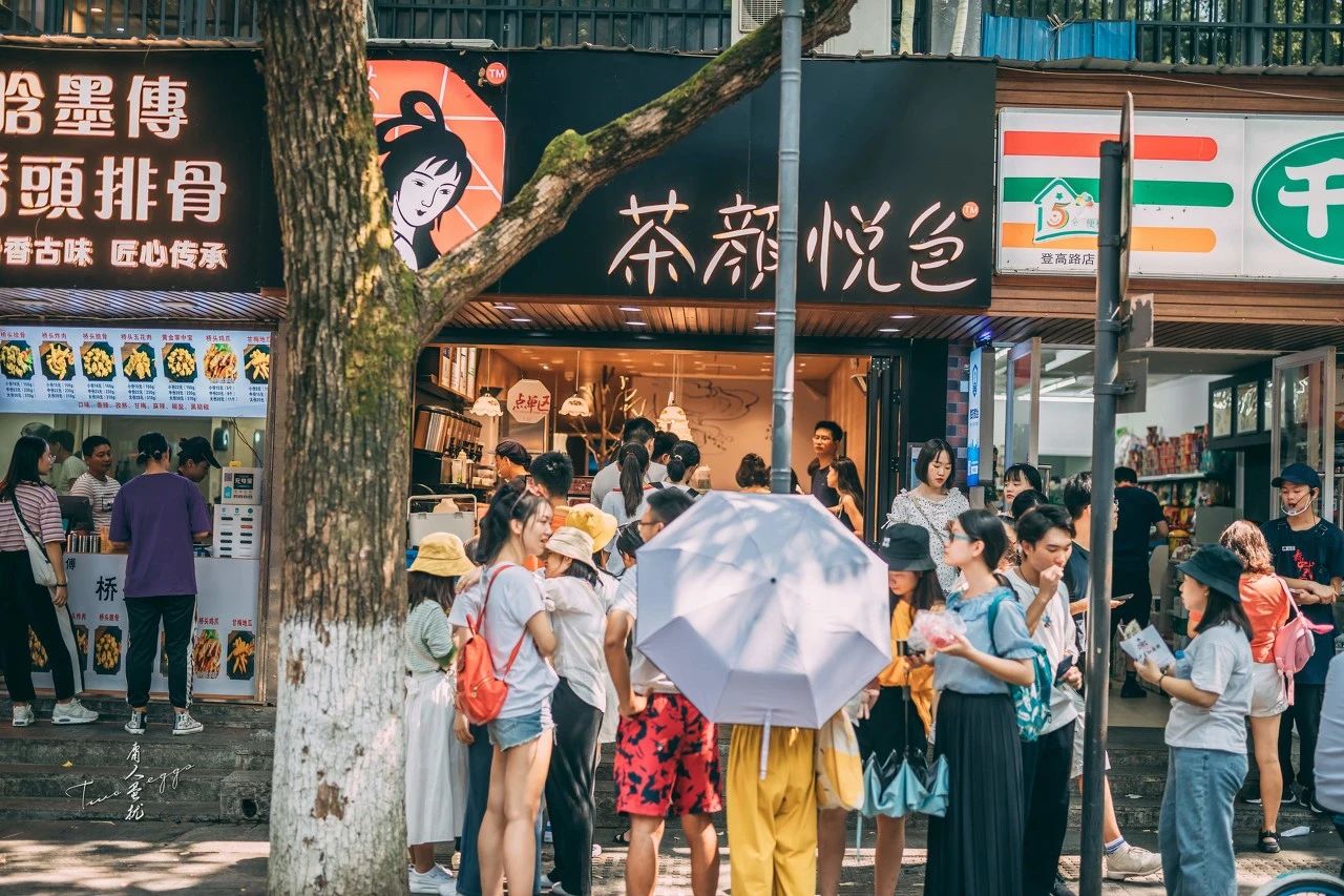 每天排队的网红店,超多人排队的网红店