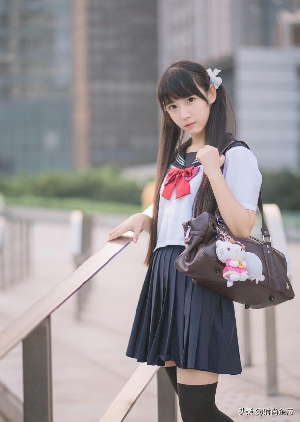 自己剪八字刘海教程学生简单,如何剪法式刘海教程学生