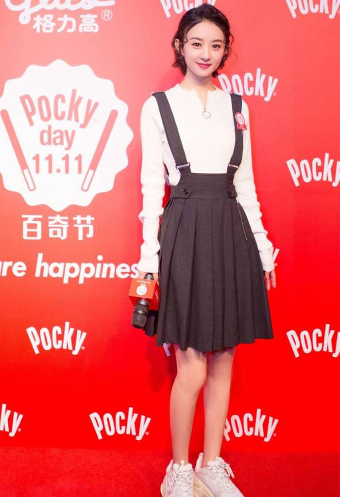 赵丽颖当妈后再现少女腰,赵丽颖最新视频穿半身黄裙秀身材