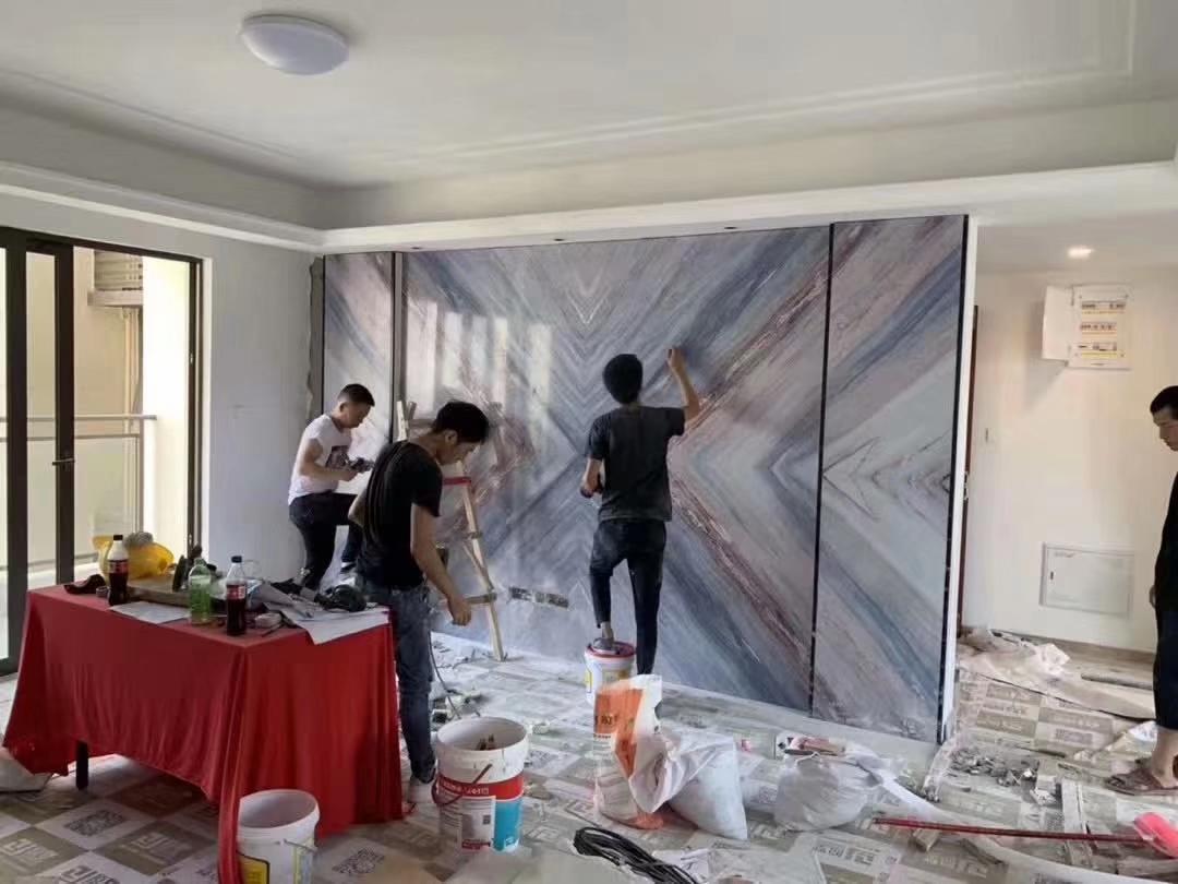 金属线造型电视背景墙,隐形门背景墙加金属线效果