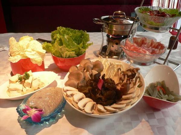 川鼎汇火锅烧烤食材超市怎么加盟,川鼎汇火锅食材新零售