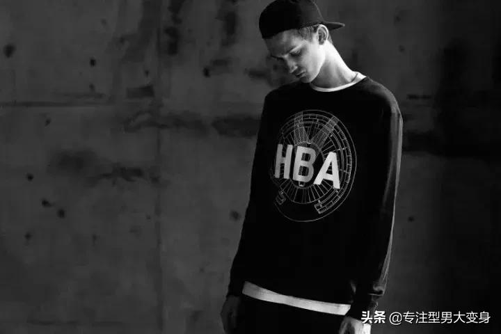 你以为你有双鞋就是潮男吗,你以为一身名牌衣服就是有钱人吗