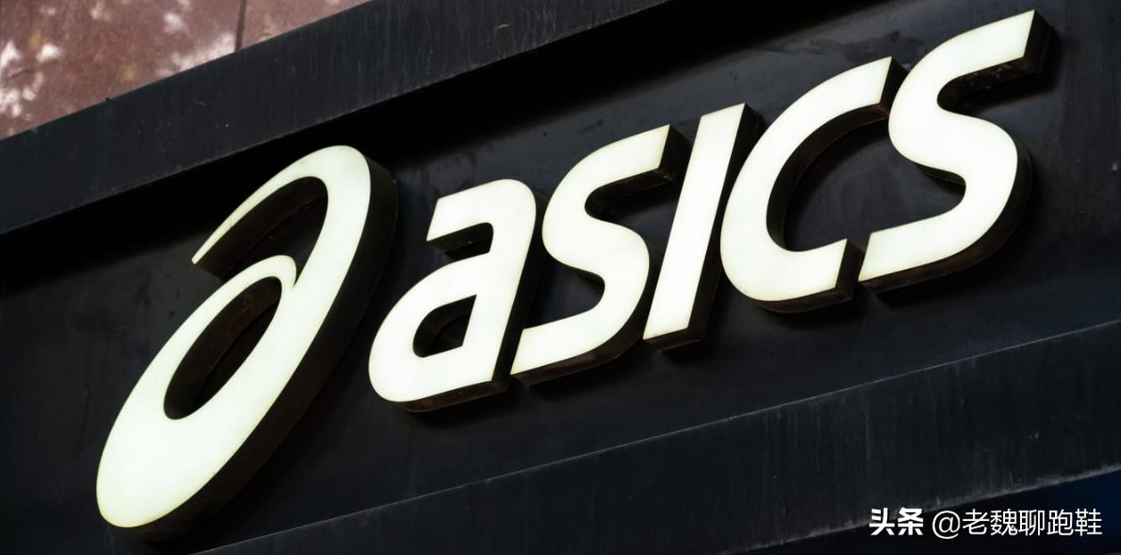 就算是慢跑鞋之王，也顶不住了：全年亏损1.5亿，连续4年下滑