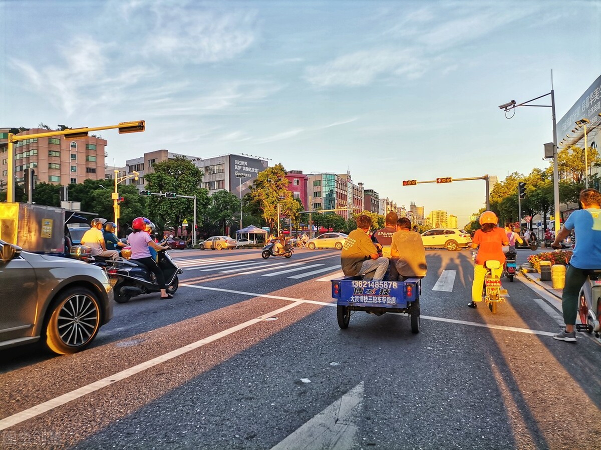 怎么避免开车违法的现象,怎么样避免驾车闯红灯