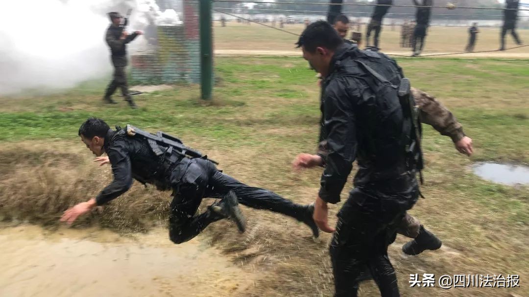 魔鬼周训练精彩图片,魔鬼训练周健身