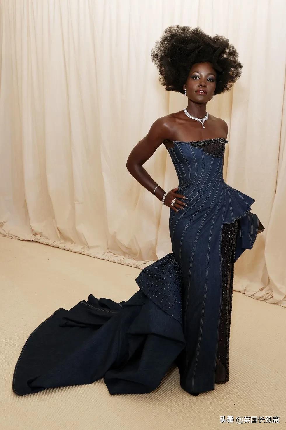 卡戴珊化身摄魂怪、碧梨赛白雪公主...今年METGALA妖魔鬼怪再出洞