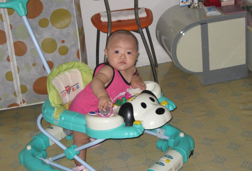 宝宝误食了凝固的502胶,1岁宝宝误食502胶水怎么办视频