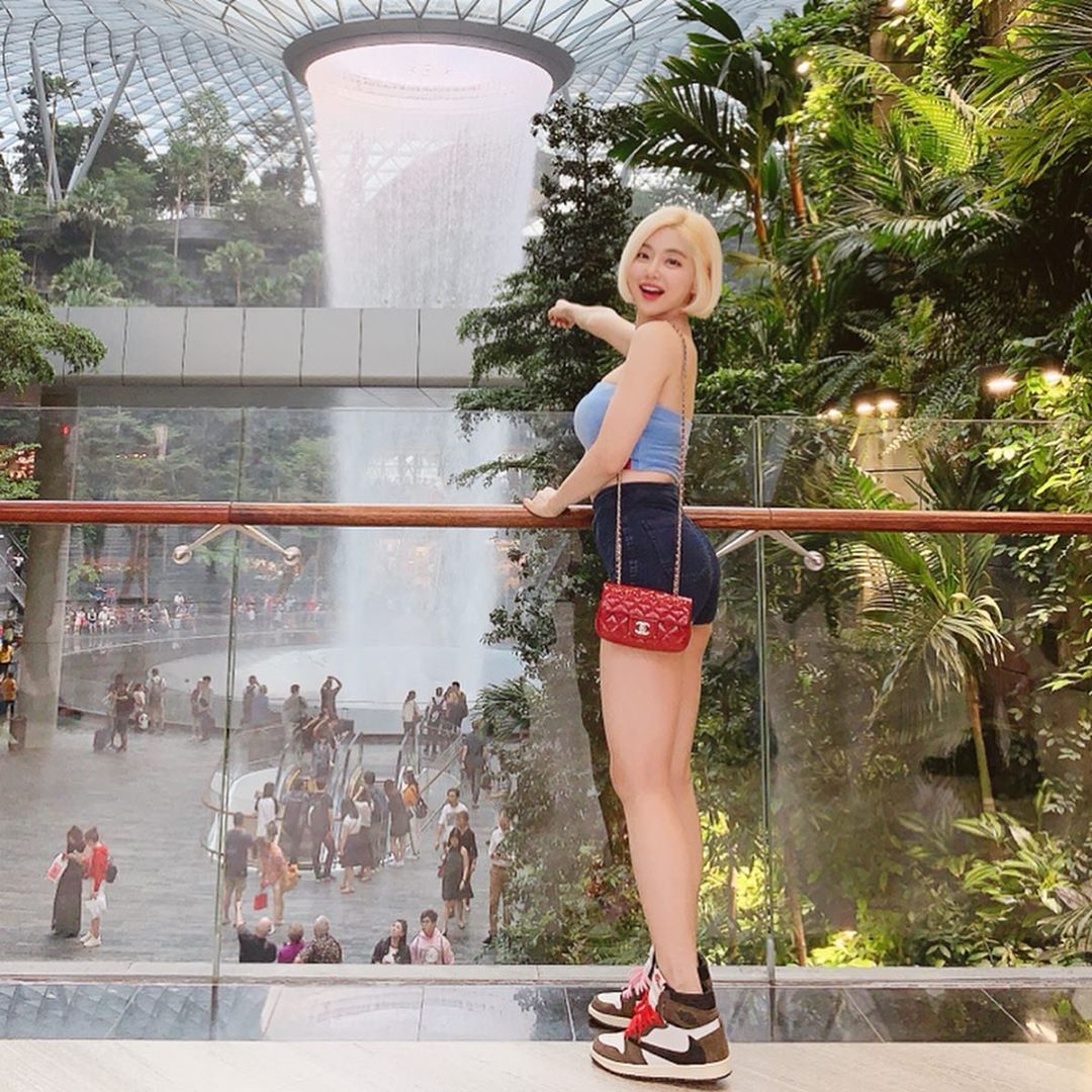 soda潮鞋女神,choker穿搭女