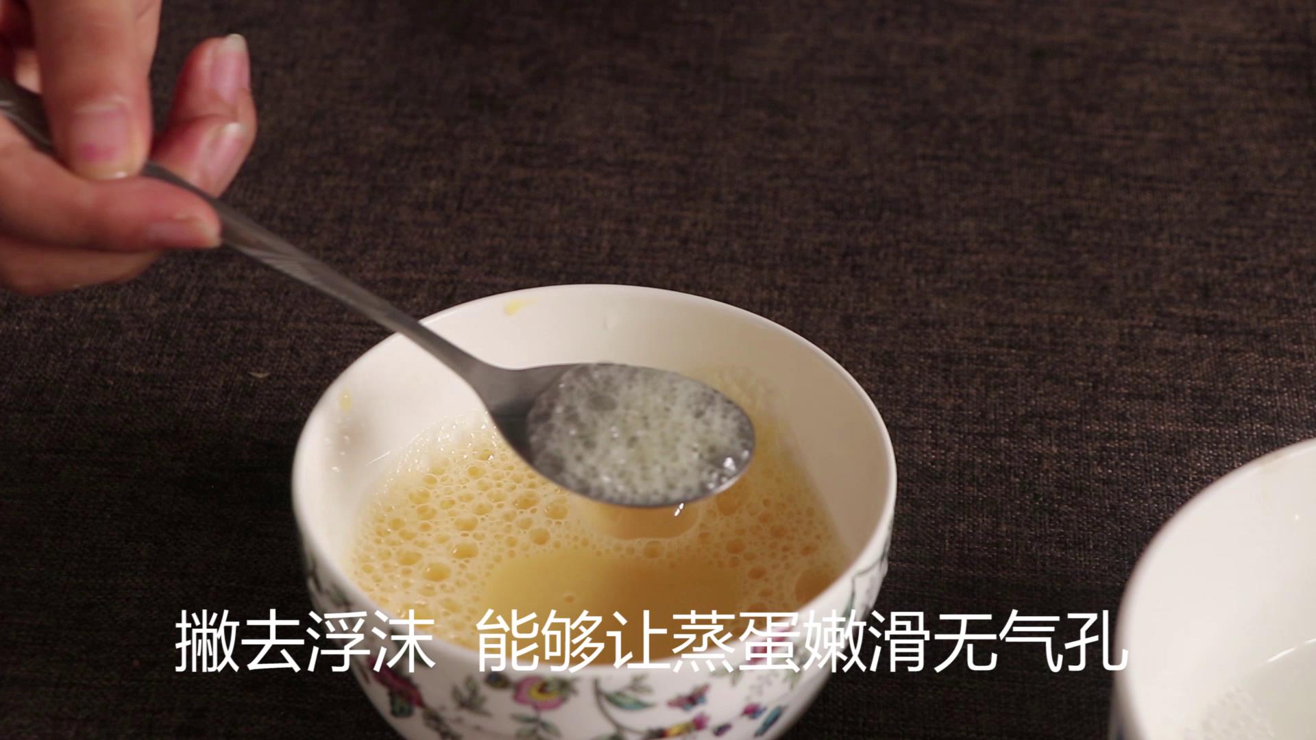 如何蒸出细滑鲜嫩的鸡蛋羹,蒸鸡蛋羹要怎么蒸出光滑的表面