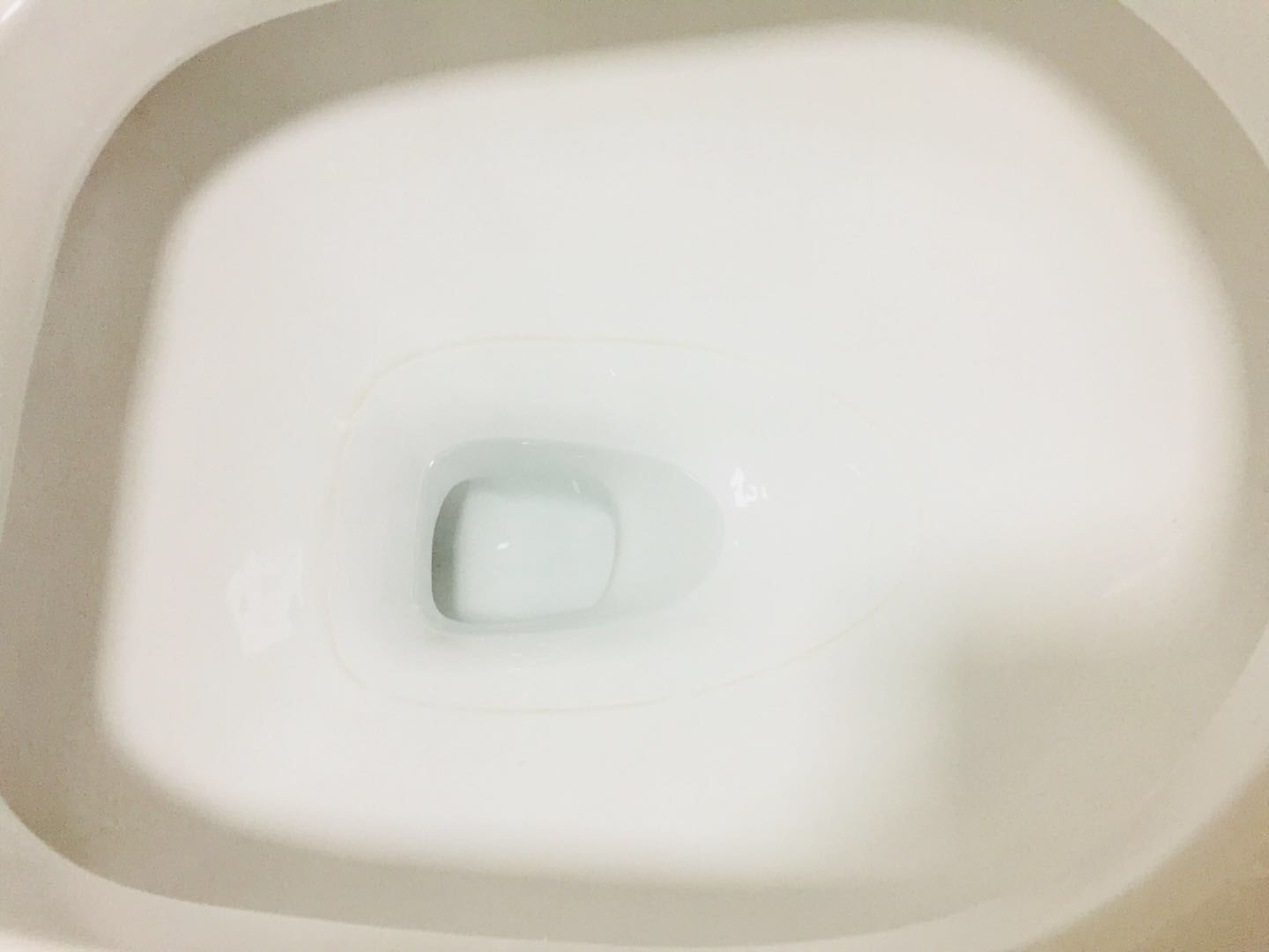 哇哇哇……拆开马桶盖底座，太恐怖了，原来底下这么恶心