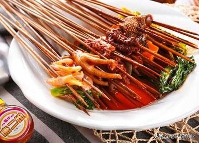 小伙卖串串,郑州街头06年小伙卖串串香