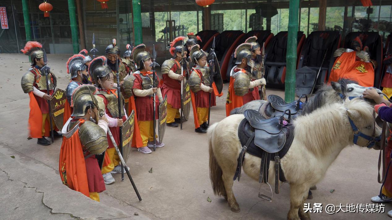 疫情下的“小矮人”：被裁员“小人国”成避风港救助？牟利？