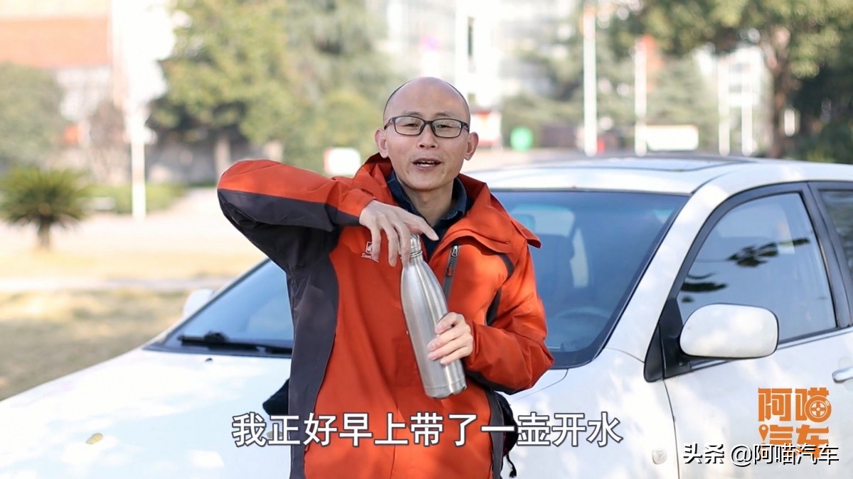 前挡玻璃上结冰怎么快速消除,车挡风玻璃结冰该怎么除冰