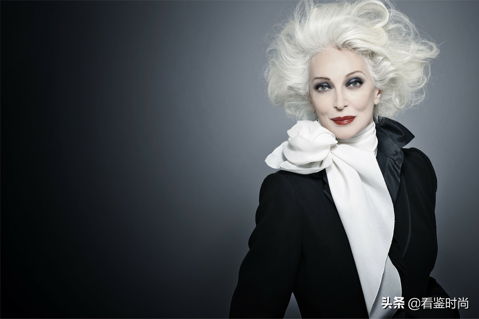 什么！她今年89岁？依然活跃的超模界的常青树卡门（Carmen）