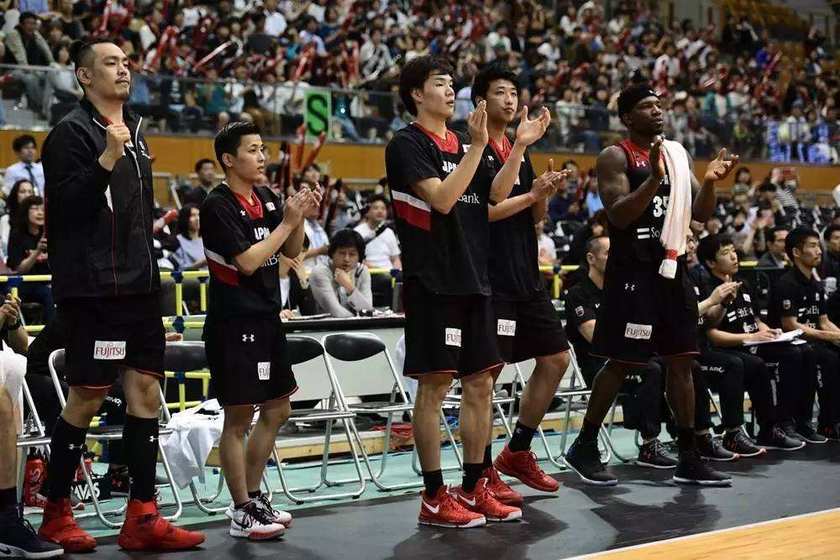 日本男篮比国足还狠!2混血2归化1本土组史上最强5虎,男篮小心了