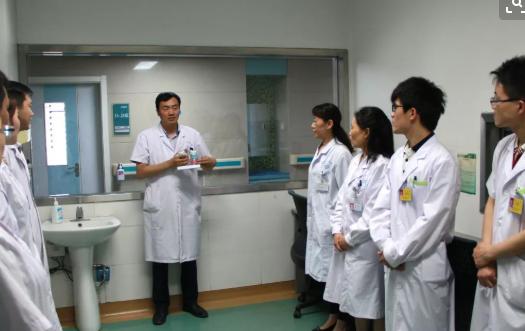 教师和医生哪个职业好,教书育人也是治病救人