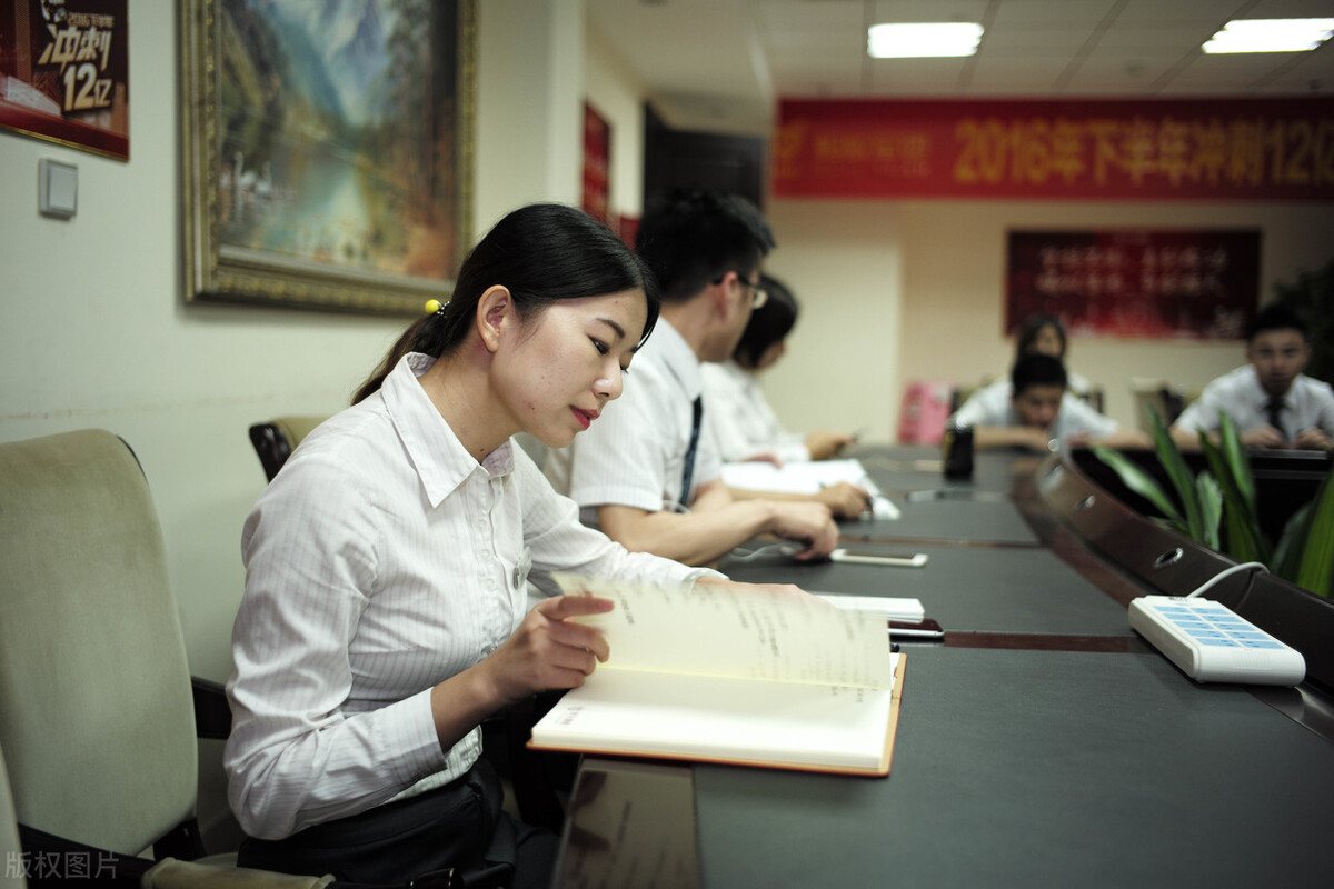 房地产营销策划累吗工资高吗,房地产的策划师有前途吗