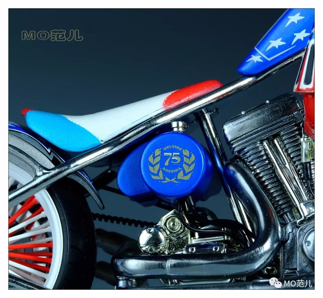 想试试用蓝色“焊”住你的眼睛是什么感受吗？