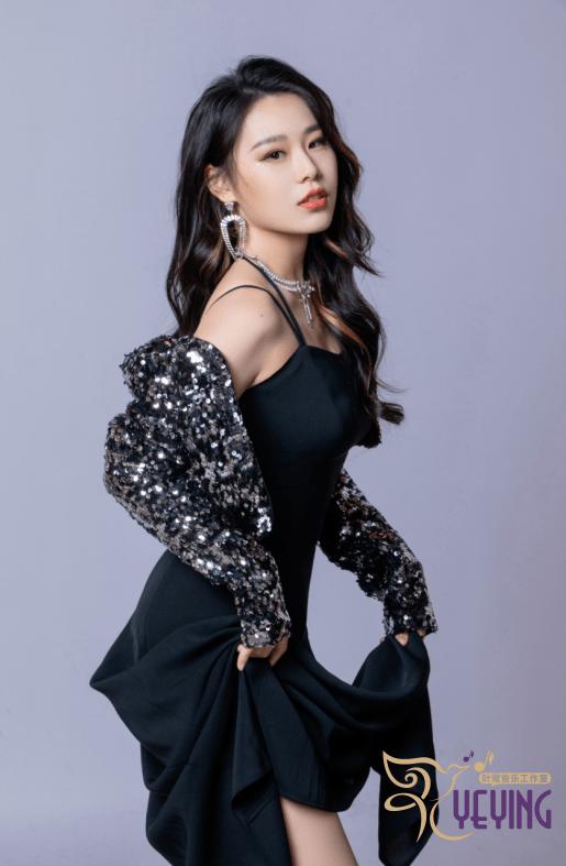 听见好音乐，带你了解歌手叶莺，她是一位可甜可A的Live型小姐姐