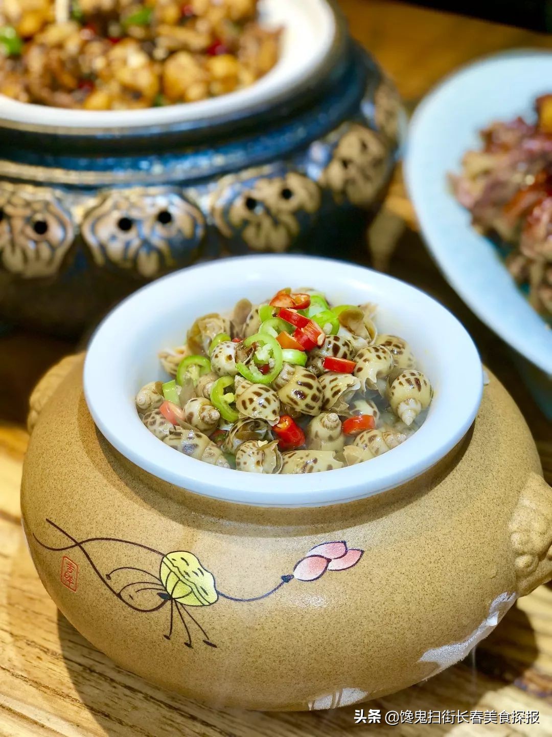 二道老厂区奇店。鹅的一切,全都炭火烤。烤鹅脖大锤抡