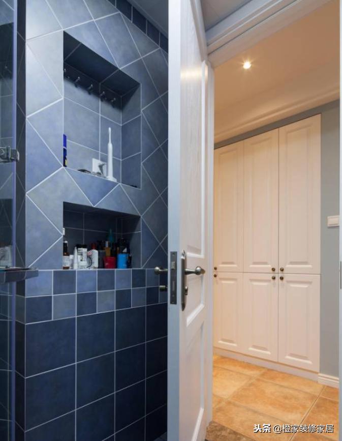 卫生间墙壁掏洞感觉打到隔壁了,卫生间墙掏个洞放垃圾桶