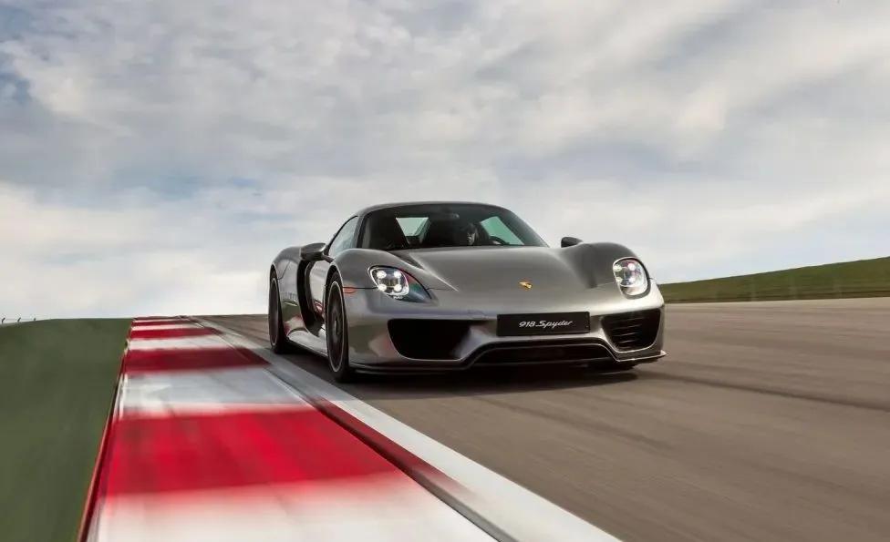 开法拉利拉法、保时捷918和迈凯伦p1的人都住啥样的豪宅？