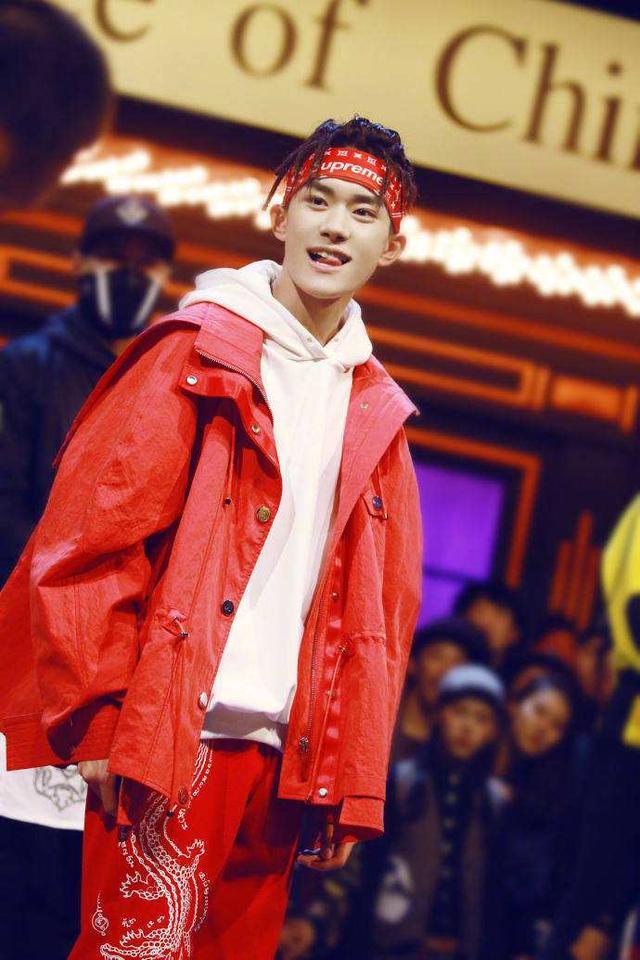 手机X潮牌跨界引风波，Supreme意大利：我也是正统！