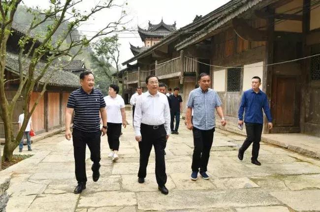 遵义书记龙长春罹患癌症，卸任感慨万千，最遗憾脱贫攻坚未告捷