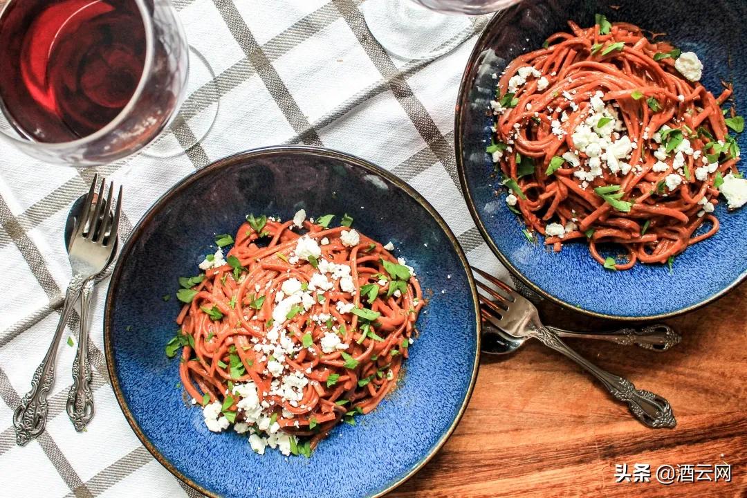 意面加白葡萄酒的作用,吃意面配葡萄酒