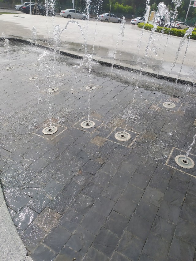 写字楼前别致的小景观