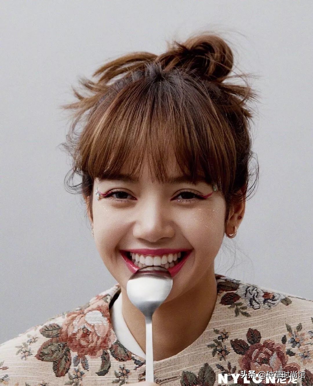 花瓣丸子头学生党蓬松,古风丸子头前额花瓣头饰