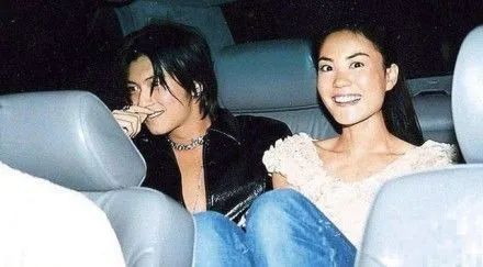 王菲和谢霆锋复合是哪一年,2014谢霆锋回应王菲世纪复合