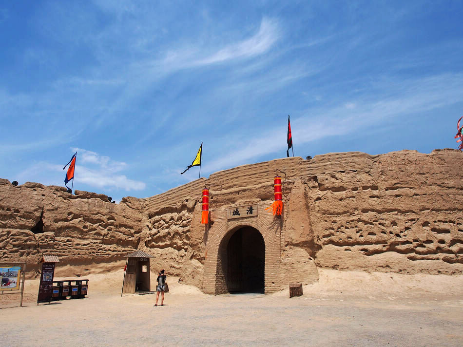 跟着星爷和老谋子的电影，去逛这座大名鼎鼎的西北影视城堡