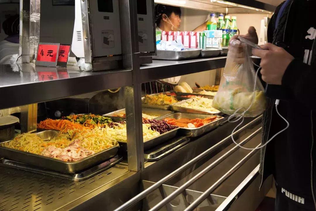 叫醒你的不是闹钟是给孩子做饭,清晨叫醒你的不是闹钟