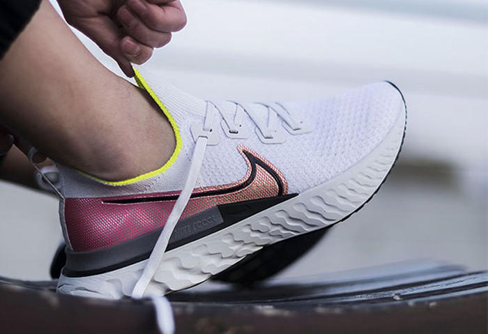 aj1low黑红脚趾丝绸,aj1潮流复古篮球鞋白灰蓝